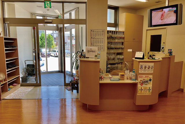 歯科受付兼助手／実務未経験OK！専門資格不問！週休3日制の年間休日160日！